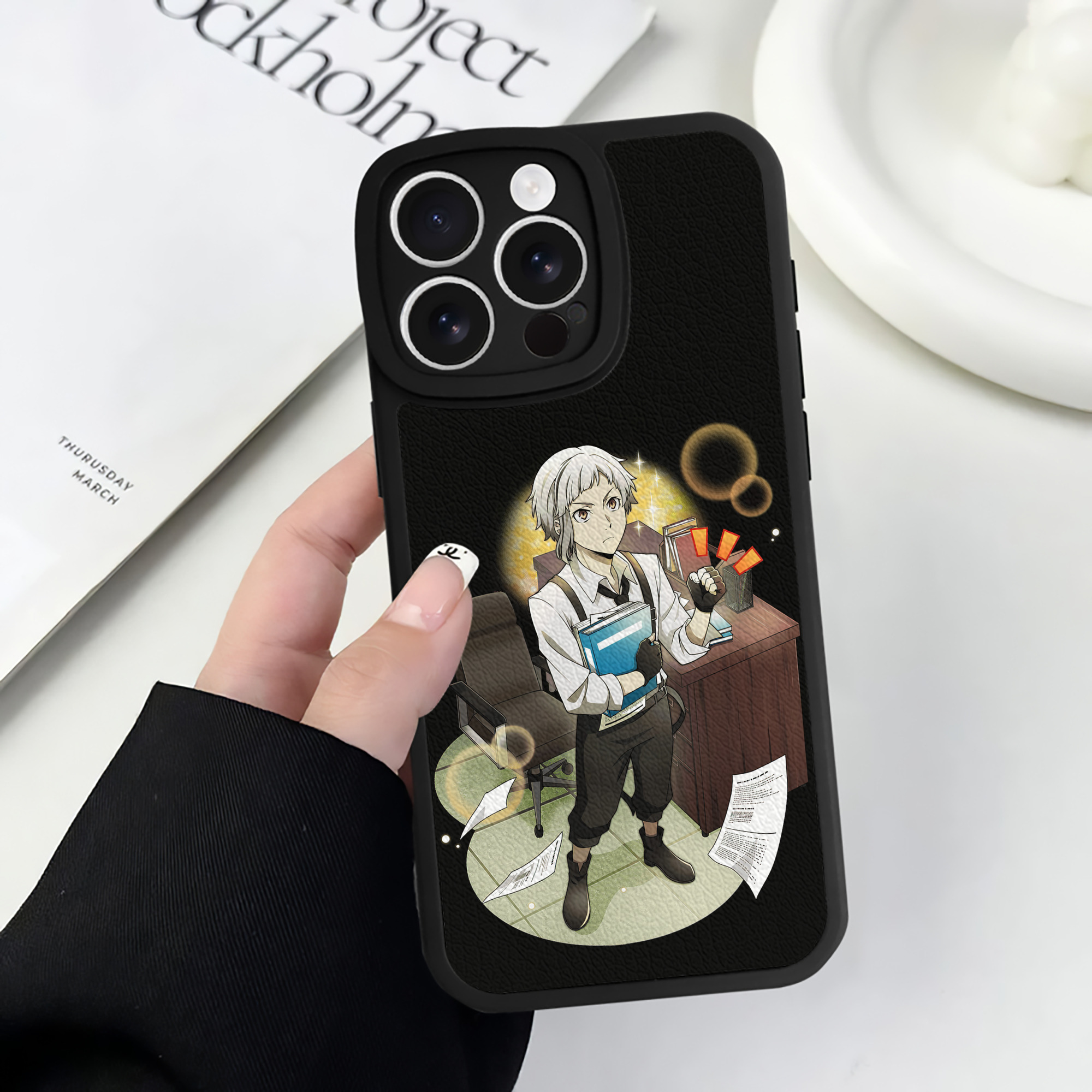 （画像用） 文豪ストレイドッグス Bungo Stray Dogs 【iPhone 16シリーズ対応】シリコンスマホケース（レザー調） 材質：シリコン